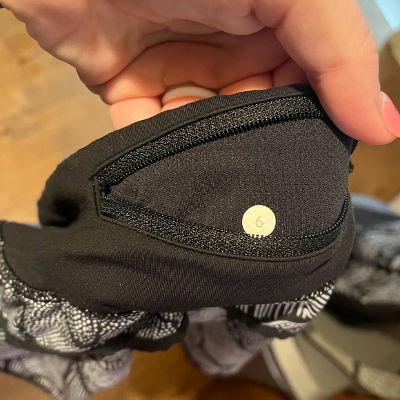 Lulu speed up shorts - Picture 2 of 3